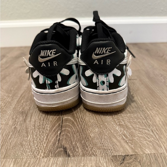 Nike Kids Floral Sneakers - Black and White - Picture 4 of 4